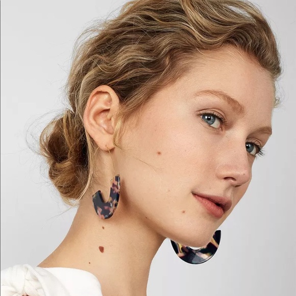 Geometric Dangle Earrings (Bloggers Favorite) - Picture 4 of 5